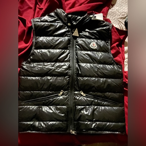 Brand New Large unworn Moncler Black Down Gui Vest - Picture 5 of 5